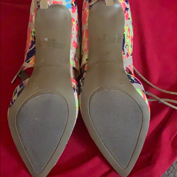 Heels - Picture 3 of 3